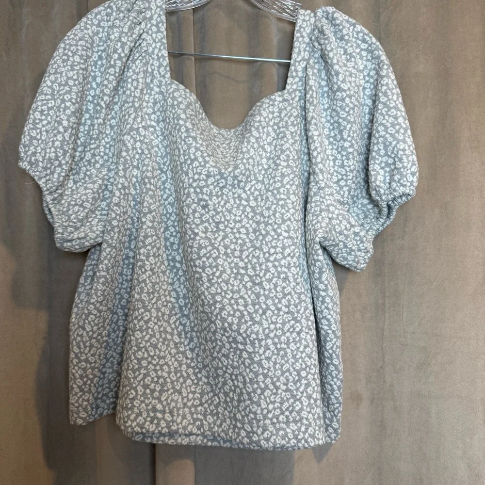 LOFT Gray Patterned Puff Sleeve Blouse‎ cheetah leopard top Cottagecore
